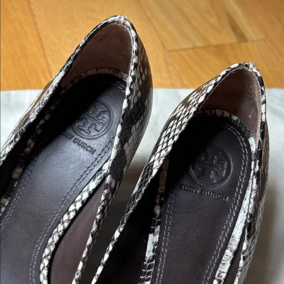 Tory Burch Astoria Leather Snakeskin Print Wedges Sz 8 - Picture 10 of 15